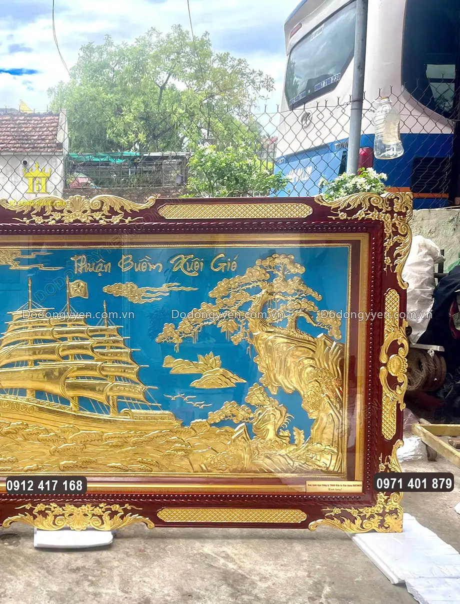 Họa tiết hoa văn được d&aacute;t v&agrave;ng 24K sang trọng